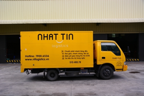 quang-cao-tren-thung-xe-tai-tai-ho-chi-minh-5