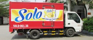 quy-dinh-dan-quang-cao-tren-xe-tai