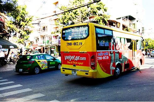 quang cao phia sau xe bus