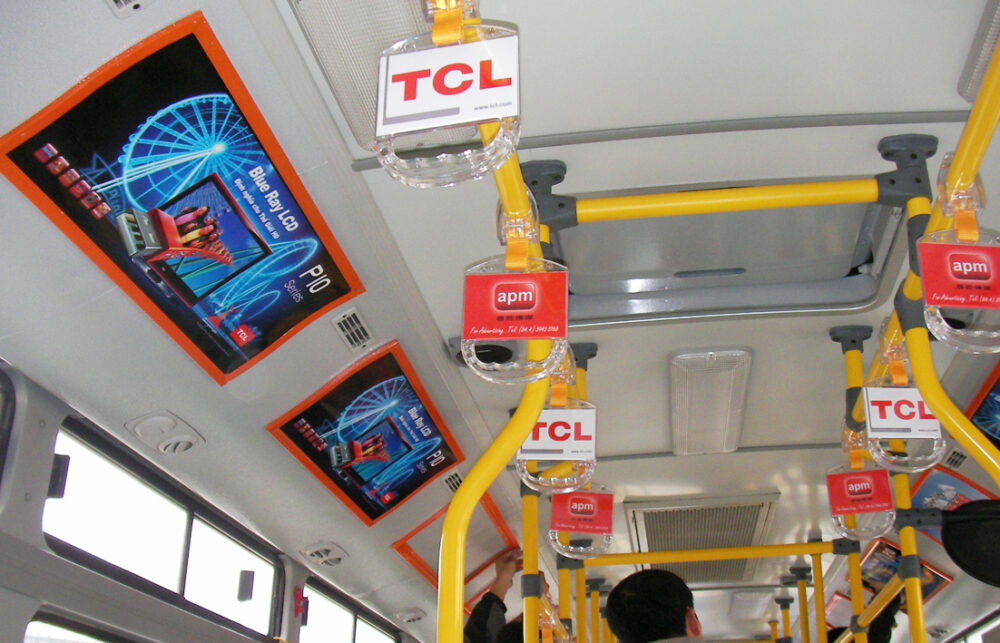 Quảng cáo trong xe bus